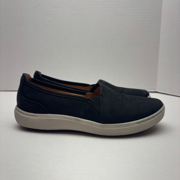 Clarks Black Suede Flat Walking Shoe Size 7 - Picture 2 of 9